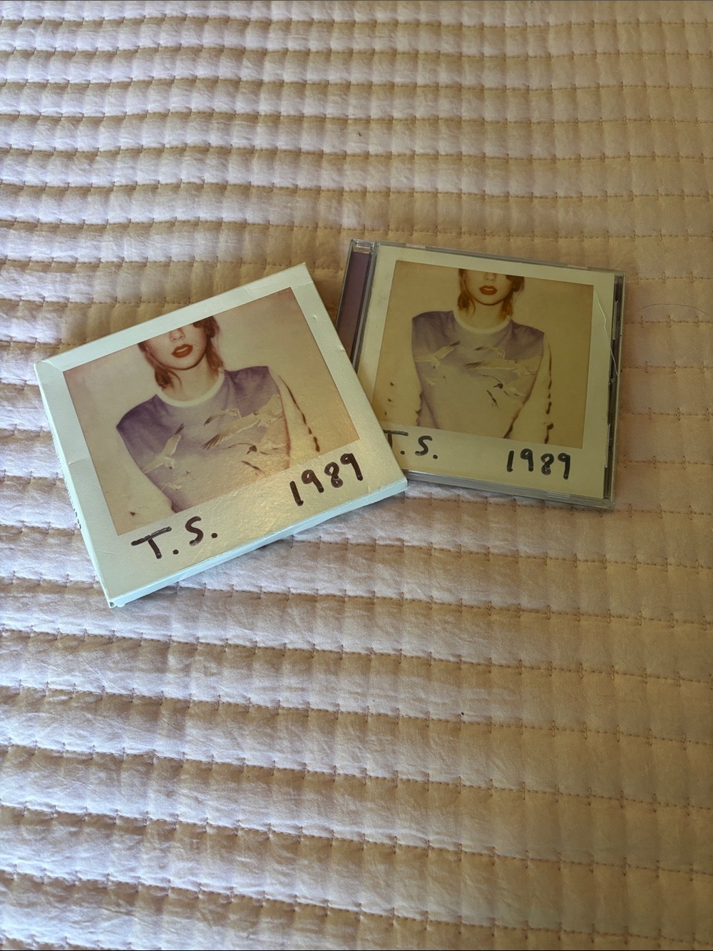 Taylor Swift 1989 CD Album - White and Pale Pink Cover
